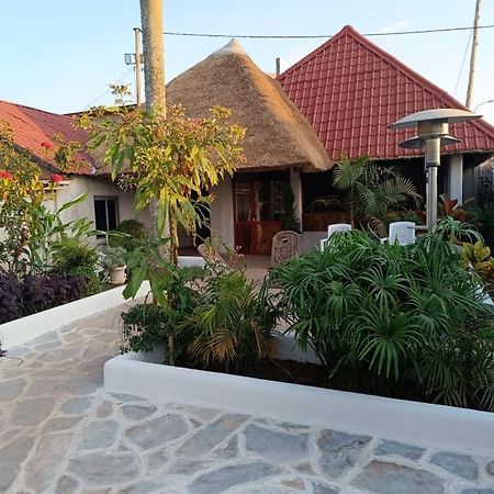 Mia Safari Lodge And Restaurant เอนเทบเบ้ ภายนอก รูปภาพ