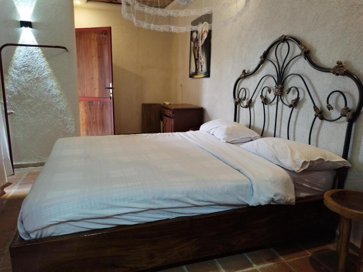 Mia Safari Lodge And Restaurant เอนเทบเบ้ ภายนอก รูปภาพ