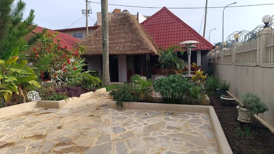 Mia Safari Lodge And Restaurant เอนเทบเบ้ ภายนอก รูปภาพ