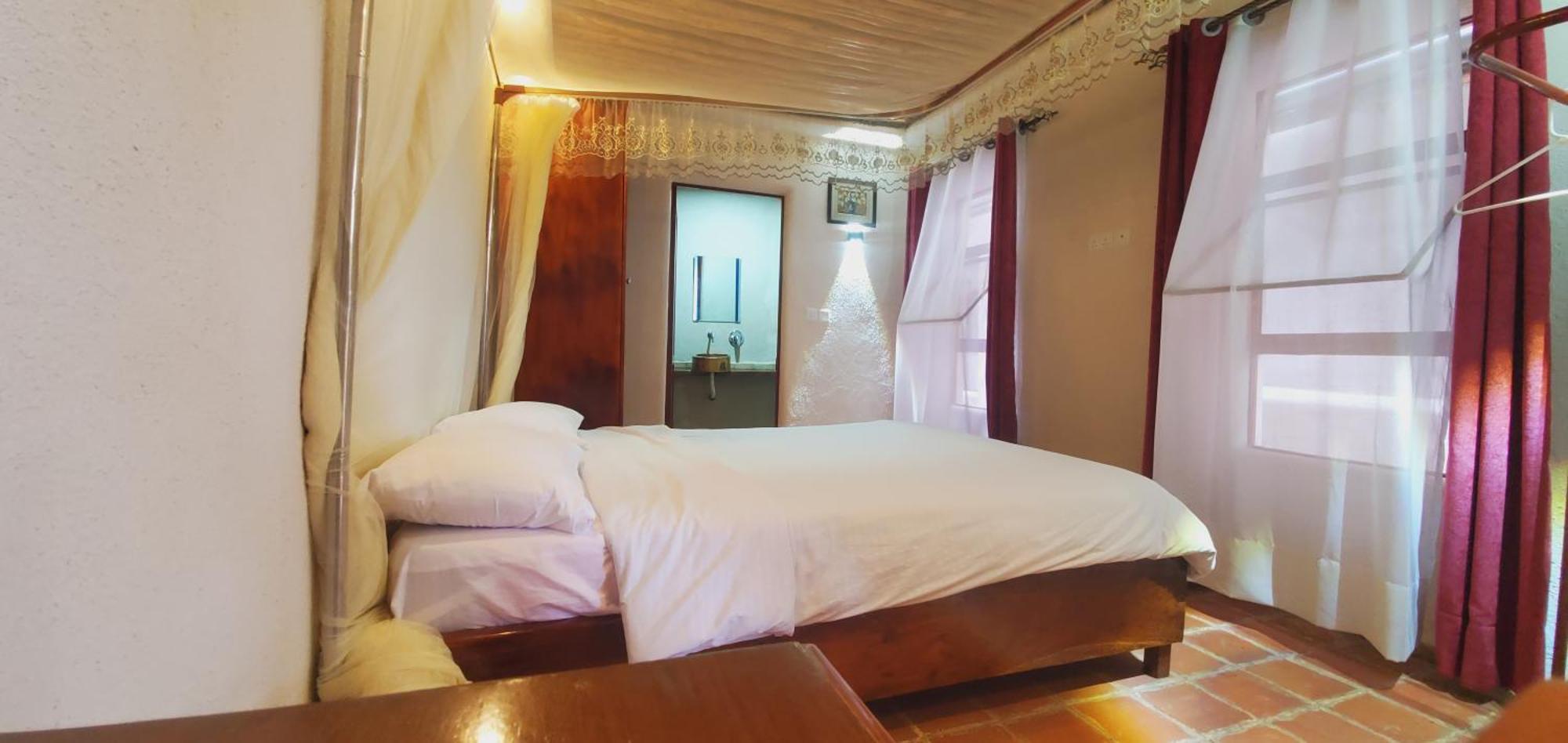 Mia Safari Lodge And Restaurant เอนเทบเบ้ ภายนอก รูปภาพ