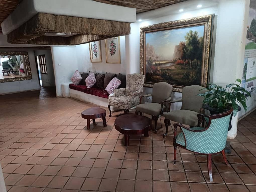 Mia Safari Lodge And Restaurant เอนเทบเบ้ ภายนอก รูปภาพ